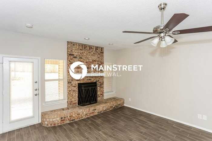 703 Timberoaks Dr - Photo 3 of 16