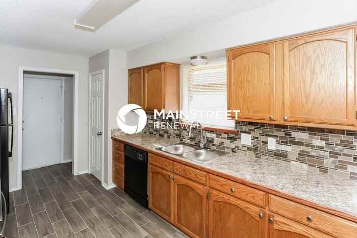 703 Timberoaks Dr - Photo 5 of 16