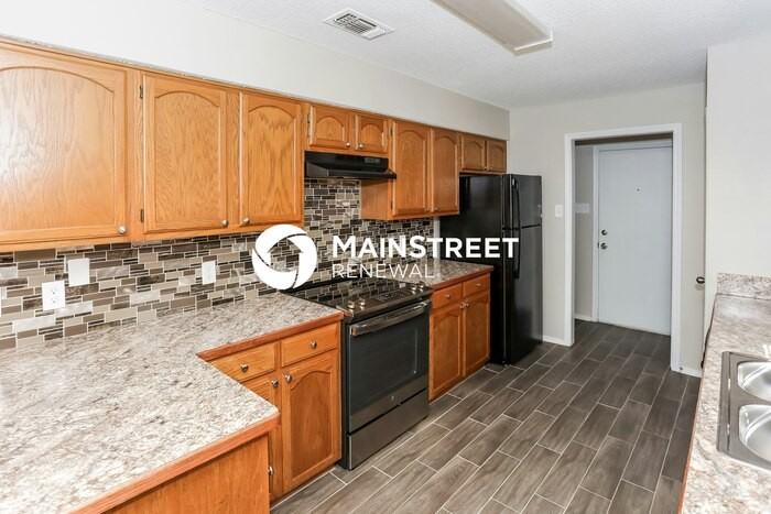 703 Timberoaks Dr - Photo 6 of 16