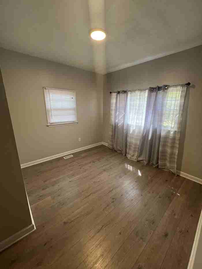 1028 Cleveland St - Photo 4 of 11