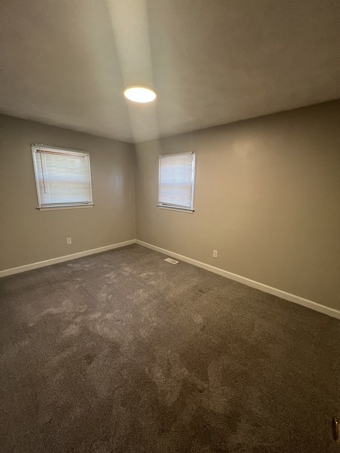 1028 Cleveland St - Photo 7 of 11