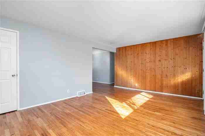 1547 Babcock Dr - Photo 5 of 28