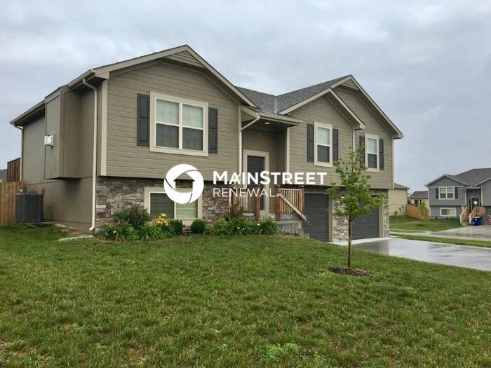 19108 Switchgrass Dr - Photo 2 of 9