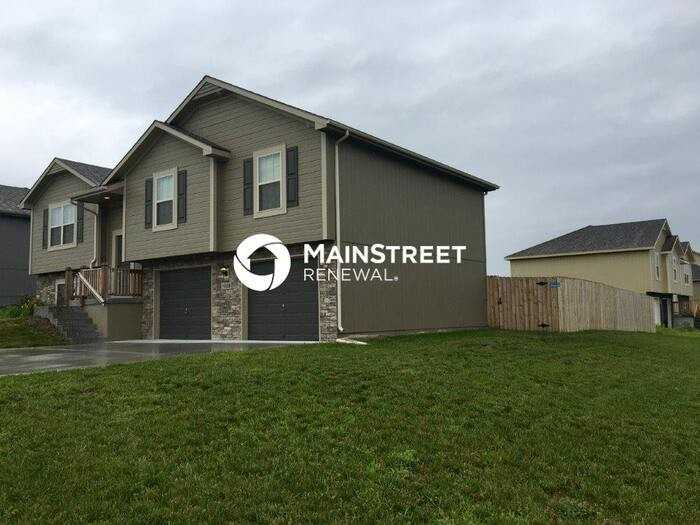 19108 Switchgrass Dr - Photo 3 of 9