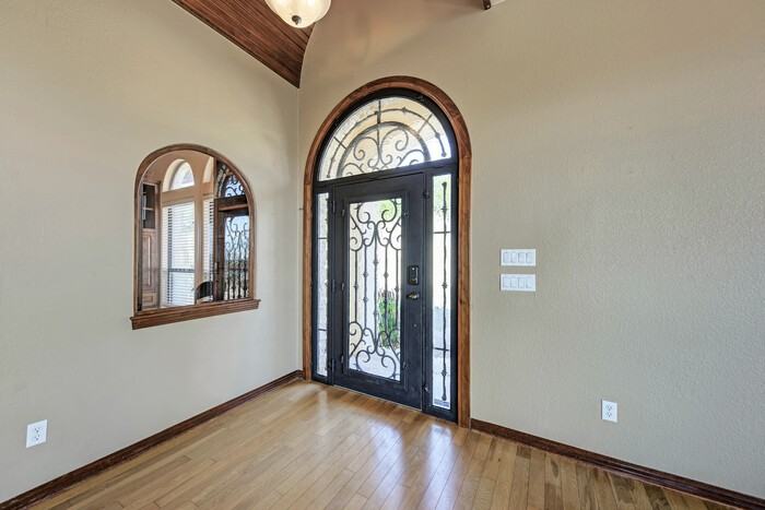 3206 Constitution Dr - Photo 3 of 33