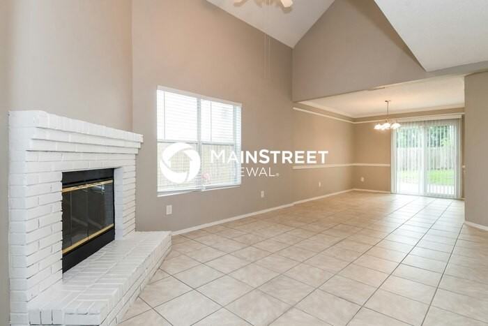 627 Staffordshire Dr - Photo 2 of 17