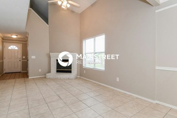 627 Staffordshire Dr - Photo 3 of 17