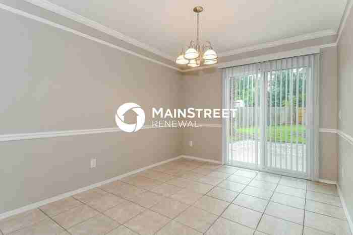 627 Staffordshire Dr - Photo 4 of 17