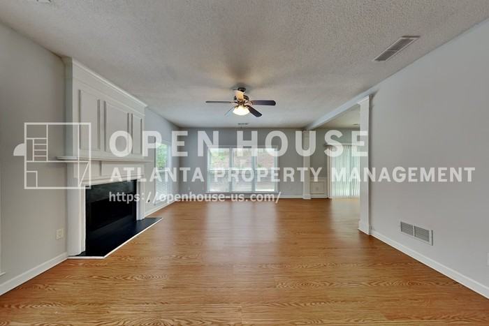 2926 Cottesford Way Se - Photo 5 of 20