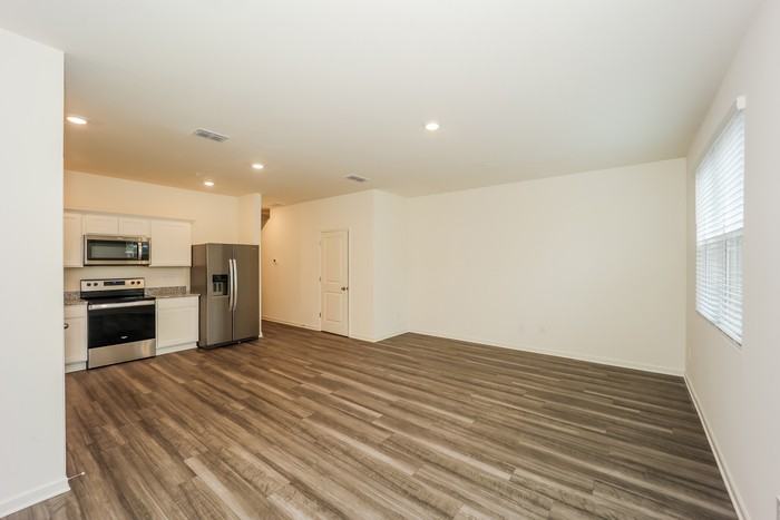 553 Magnolia Cir - Photo 7 of 18