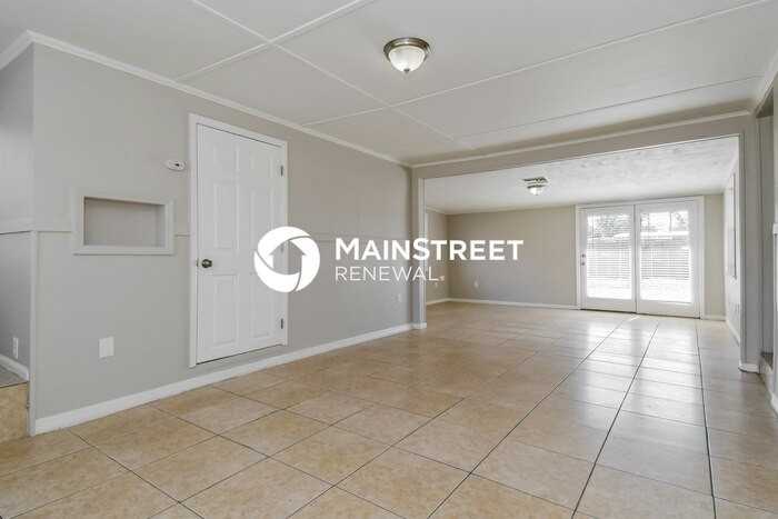 7104 Pellias Rd - Photo 3 of 16