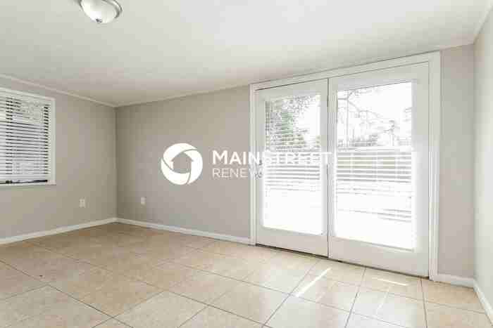 7104 Pellias Rd - Photo 5 of 16