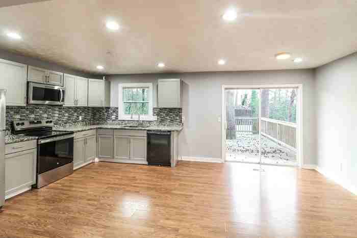 7438 Mockingbird Trl - Photo 4 of 17