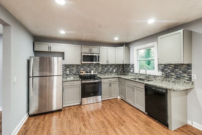 7438 Mockingbird Trl - Photo 5 of 17