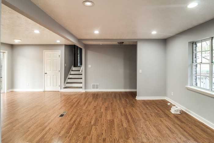 7438 Mockingbird Trl - Photo 7 of 17