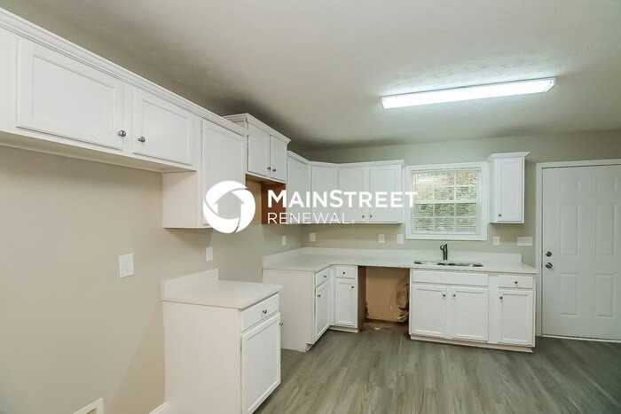 2162 Rachael St Se - Photo 5 of 17