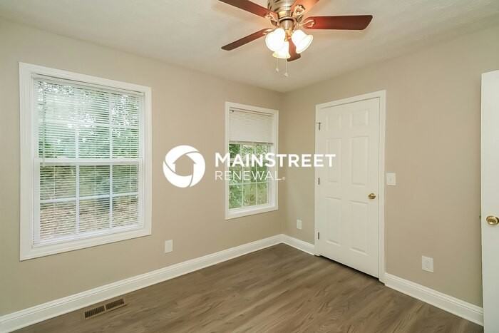 2162 Rachael St Se - Photo 7 of 17