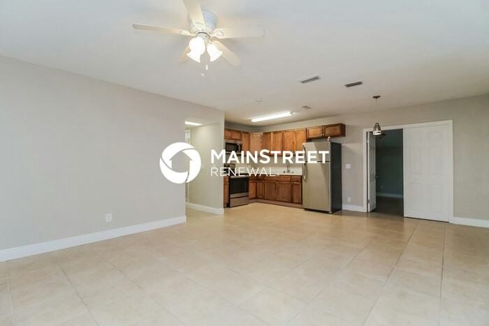 759 Baywood Cir - Photo 5 of 16