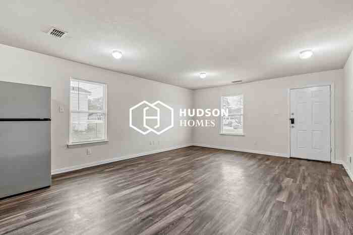 1618 Gale Dr - Photo 4 of 14