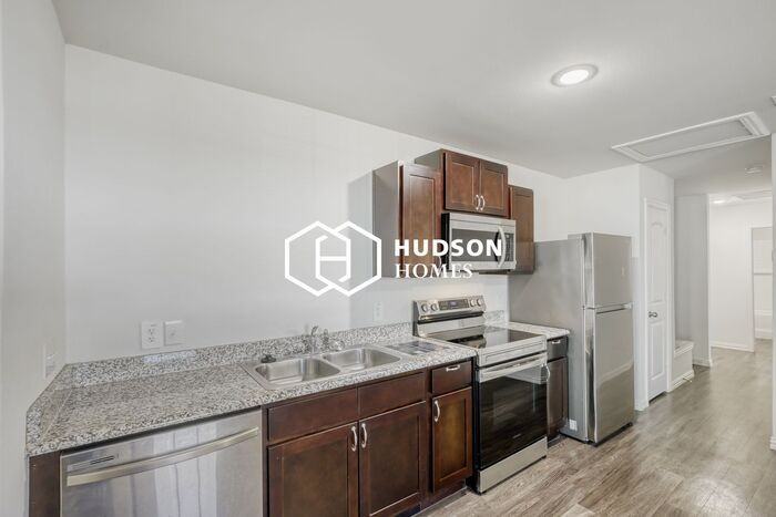 1013 Crosby St - Photo 6 of 14