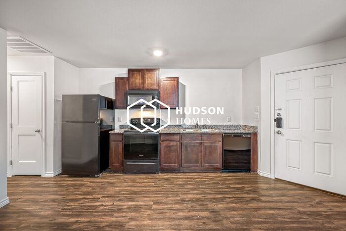 134 E 11th St - Photo 5 of 14