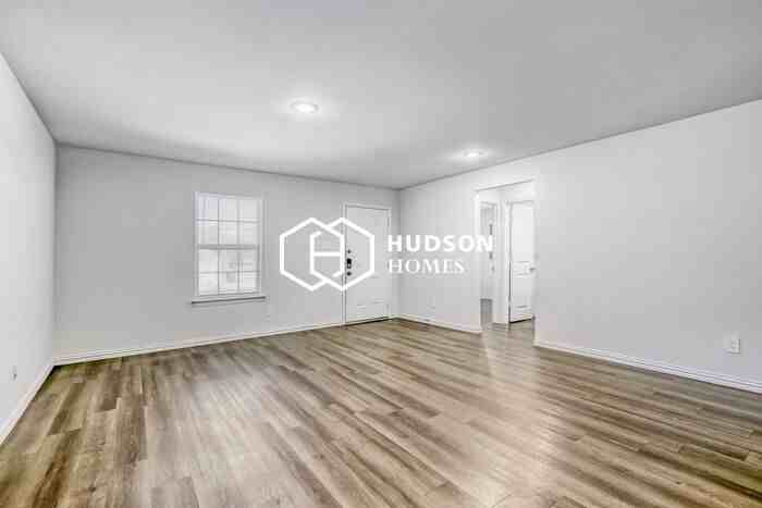 1729 N Gaston Ave - Photo 3 of 14