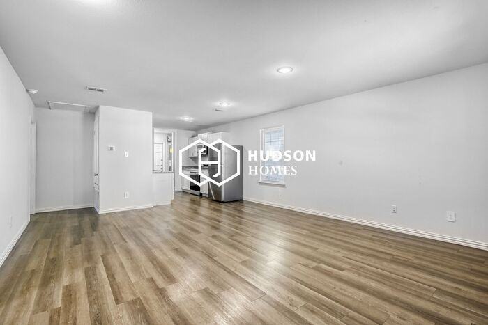 1729 N Gaston Ave - Photo 4 of 14