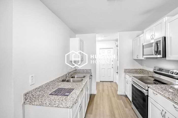 1729 N Gaston Ave - Photo 5 of 14