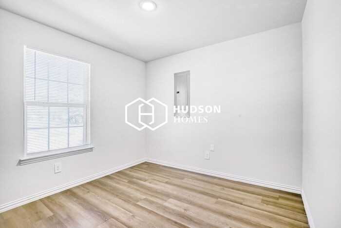 1729 N Gaston Ave - Photo 7 of 14