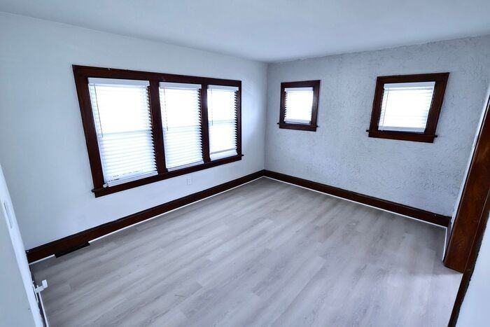 450 Stanton Ave - Photo 3 of 16