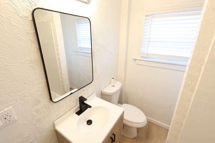 686 East Ave - Photo 5 of 19