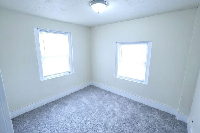 555 Brittain Rd - Photo 7 of 17