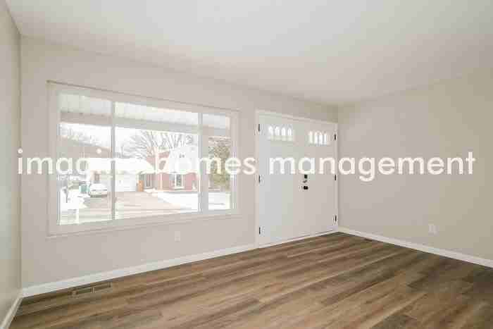 2162 Meadow Dr - Photo 4 of 20