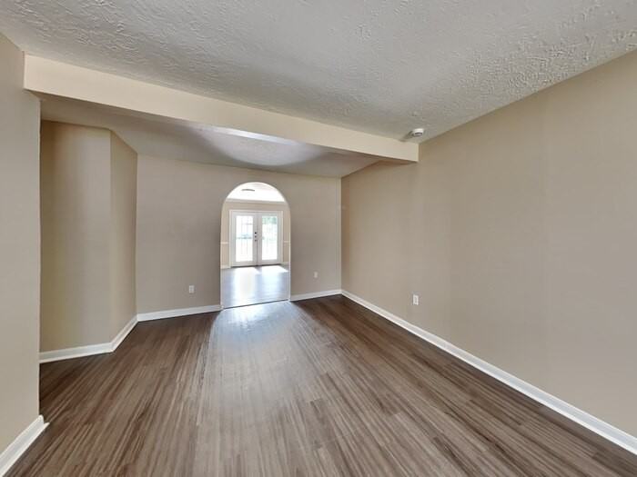 407 Harold Ln - Photo 6 of 23