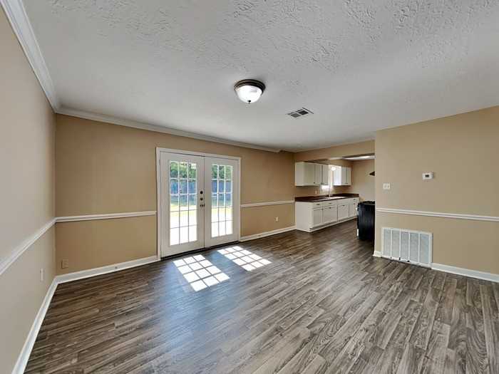 407 Harold Ln - Photo 7 of 23