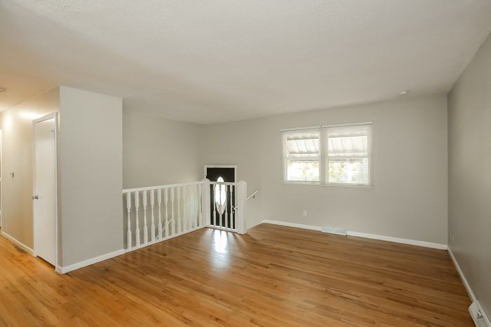 909 Ridge Dr - Photo 2 of 10