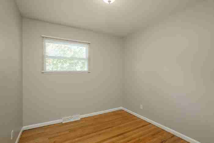 909 Ridge Dr - Photo 5 of 10