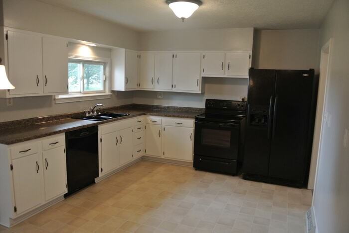 455 S Taylor Ave - Photo 2 of 20