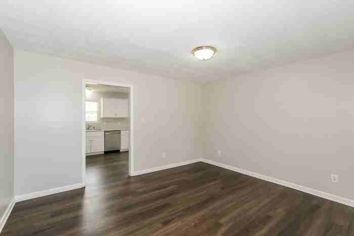 2806 Dearing Dr - Photo 3 of 11