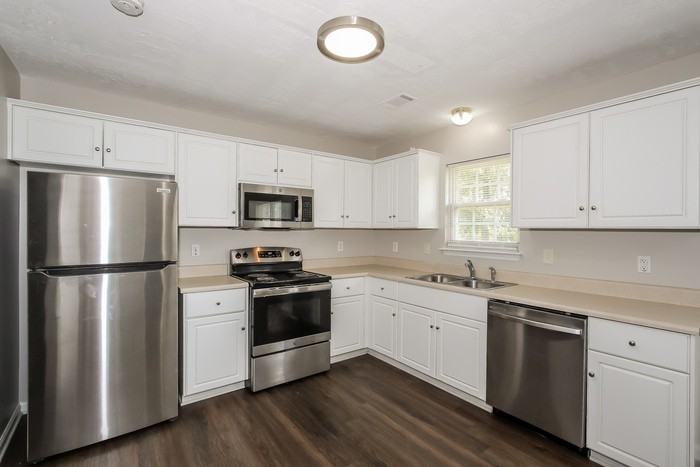 2806 Dearing Dr - Photo 4 of 11