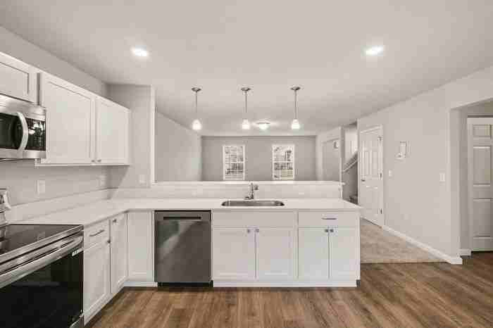 7302 Sessile Cir - Photo 2 of 22