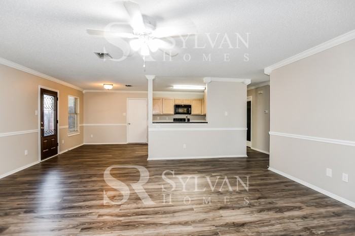 1202 Starpoint Ln - Photo 3 of 15