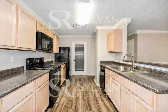 1202 Starpoint Ln - Photo 4 of 15