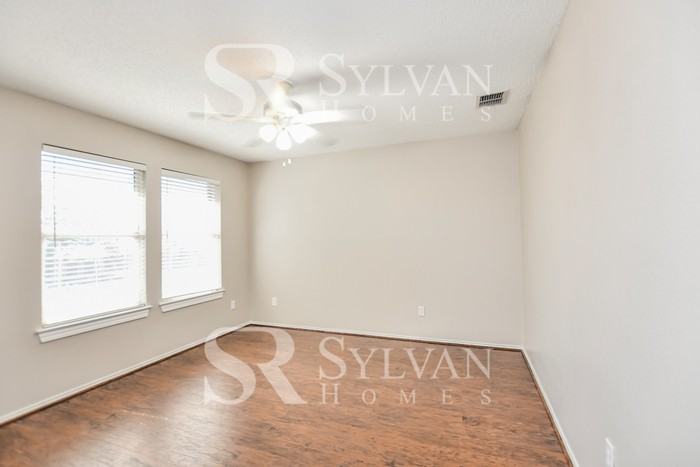 1202 Starpoint Ln - Photo 7 of 15