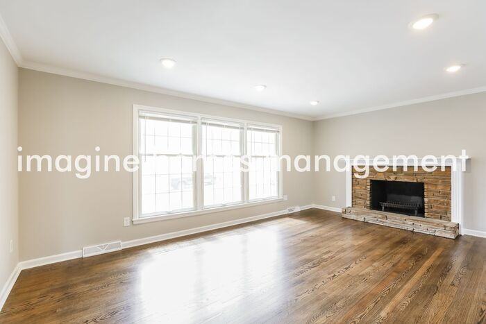 9612 W 93rd St - Photo 5 of 18