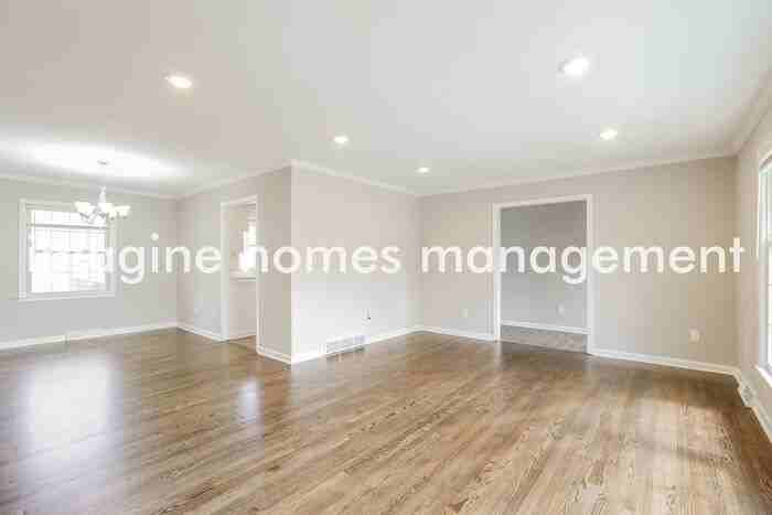 9612 W 93rd St - Photo 6 of 18