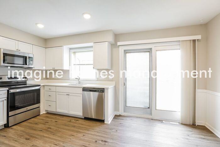 9612 W 93rd St - Photo 7 of 18