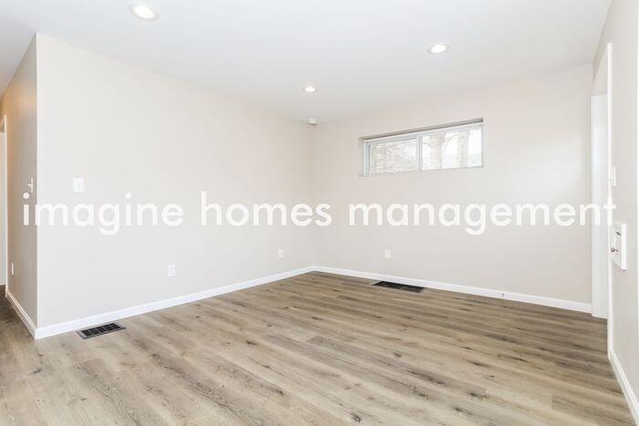 4963 Schroer Ave - Photo 5 of 17