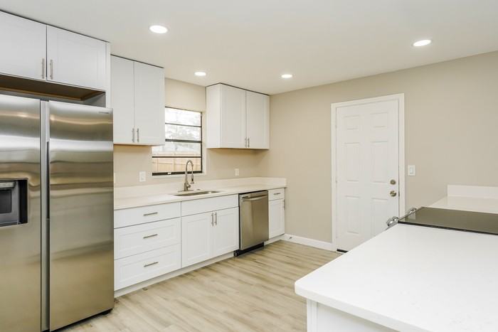 3409 Silver Palm Dr - Photo 5 of 15