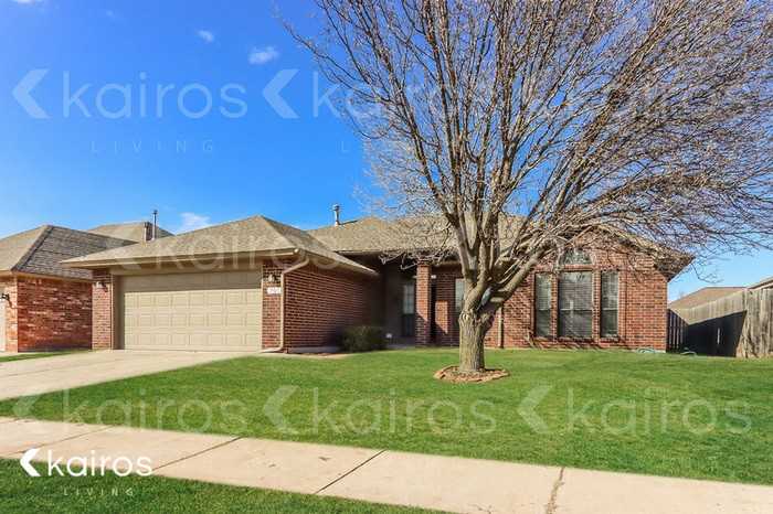 705 Sw 154th Pl - Photo 2 of 4